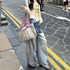 批发刺绣阔腿<b class='q'>牛仔裤</b>女秋季浅蓝辣妹须慵懒百搭宽松高腰<b class='q'>显瘦</b>弯刀裤