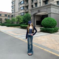 批发复古低腰<b class='q'>微喇</b><b class='q'>牛仔裤</b>女秋季2026新款修身不贴腿马蹄喇叭长裤子