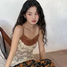 批发韩系复古氛围感双层蕾丝肩带吊带<b class='q'>女</b>夏拼接V领褶皱收腰透纱<b class='q'>打底衫</b>