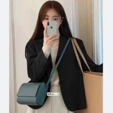 批发巨好看早秋新款纯色短款学院风西装<b class='q'>外套</b>女气质<b class='q'>显瘦</b>休闲韩版风上衣