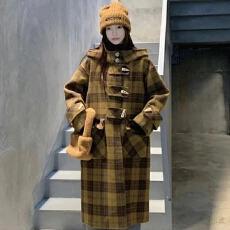 批发英伦复古牛角扣毛呢高级大衣女长款2026秋<b class='q'>冬</b>新款格子连帽毛呢外套