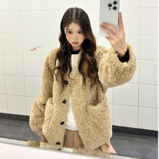 批发2026冬季新款皮毛一体羊羔毛外套女V领显瘦黑色<b class='q'>皮草</b>毛毛外套<b class='q'>大衣</b>