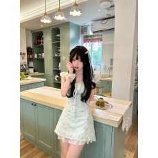 批发法式蕾丝边小飞袖吊带连衣裙子女夏季2026<b class='q'>新款</b>纯欲风气质碎花短裙