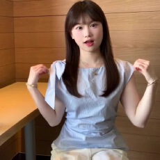 批发盐系蓝色条纹<b class='q'>蝴蝶结</b>2026条纹<b class='q'>衬衫</b>夏季新款别致设计褶皱<b class='q'>衬衣</b>上衣女