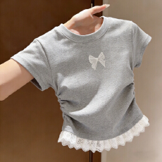 批发【银色蝴蝶结】夏季<b class='q'>女</b><b class='q'>童</b>短袖卡通仿刺绣印花拉褶蕾丝拼接设计<b class='q'>上衣</b>