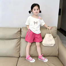 批发【银色蝴蝶结】<b class='q'>女</b><b class='q'>童</b>夏季短袖套装斜肩T恤+短裤两件套休闲运动潮