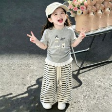 批发【三只小狗】<b class='q'>女</b><b class='q'>童</b>夏季<b class='q'>套装</b>新款宝宝蕾丝短袖休闲条纹裤子两件套