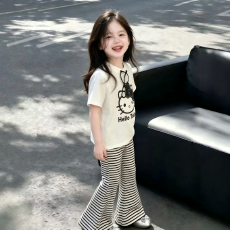 批发<b class='q'>女</b><b class='q'>童</b>套装夏季新款儿童卡通印花T恤条纹喇叭裤长裤两件套