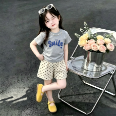 批发女童<b class='q'>夏</b>季短袖套<b class='q'>装</b>新款宝宝字母印花<b class='q'>T</b><b class='q'>恤</b> 波点短<b class='q'>裤</b>中大童洋气两件套