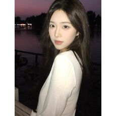 批发韩系肌理感白色圆领长袖t恤女秋<b class='q'>冬</b>新款内搭