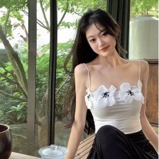 批发辣妹立体花朵吊带小背心女夏季外穿甜辣妹<b class='q'>设计</b>感短款甜美无袖上衣