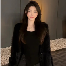 批发独特减龄时尚<b class='q'>紧身</b>打底衫上衣2024春秋季甜辣长袖不规则内搭<b class='q'>T</b><b class='q'>恤</b>女