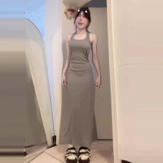 批发法式灰色挂脖吊带连衣裙子女2025新款早秋穿搭一整套气质包臀长
