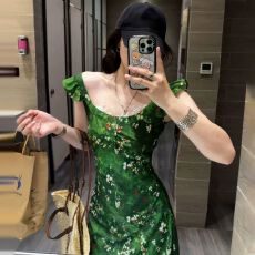 批发复古温柔风超好看V领碎花茶歇长裙小众漂亮独特修身连衣裙26夏季