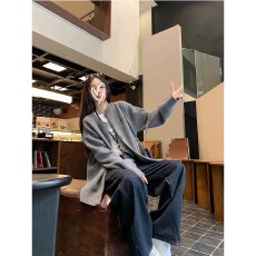 批发灰色高级感字母刺绣毛衣外套女秋<b class='q'>冬</b>宽松加厚慵懒风松弛感开衫