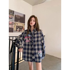 批发<b class='q'>明星</b>同款 格子花标提袖衬衫女设计感不规则别致上衣