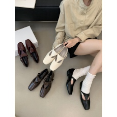 批发设计感丁字扣玛丽珍鞋女秋<b class='q'>冬</b>新款法式时尚方头粗跟T带单鞋
