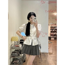批发韩系<b class='q'>白色</b>短袖衬衫女夏2025新款泡泡袖衬衣温柔风法式设计绝美上衣