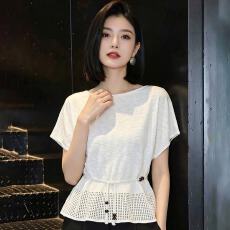批发休闲圆领蝙蝠袖抽褶收腰上衣镂空编织下摆纽扣装饰百搭显瘦