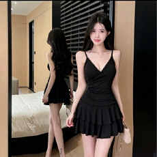 批发V领细吊带连衣裙女褶皱收腰双层荷叶短 裙辣妹约会半身蛋糕裙