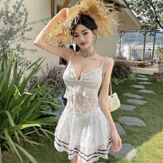 批发氛围感度假吊带<b class='q'>连衣裙</b> V领扭结荷叶边甜 辣性感蕾丝透视短裙