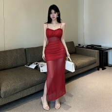 批发设计感聚会连衣裙细吊带木耳边腰腹镂空褶皱网纱长款礼裙