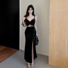 批发氛围感两件套套装扭结<b class='q'>蕾丝</b>短吊带高腰收腰丝绒开叉鱼尾长裙