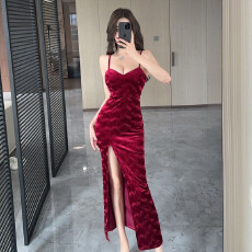 批发轻奢丝绒吊带礼服裙V领波浪暗纹高开叉鱼尾长裙宴会连衣裙