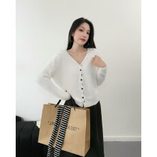 批发档口上新 2026年新款仿<b class='q'>貂绒</b>V领针织开衫女温柔风纯色毛衣<b class='q'>外套</b>