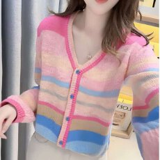 批发档口上新 2026年春季新款<b class='q'>女装</b>长袖针织开衫V领彩虹条纹毛衣<b class='q'>外套</b>