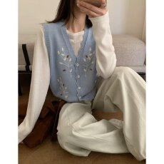 批发档口上新 2026年春秋新款女士V领单排扣针织马甲<b class='q'>背心</b>刺绣无袖开衫