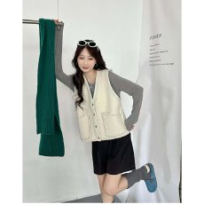 批发档口上新 2026年春<b class='q'>秋</b>新款女装V领单排扣针织马甲宽松短款外搭背心