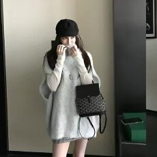 批发档口上新 2026年秋冬新款女装高领无袖针织<b class='q'>马甲</b><b class='q'>长款</b>毛衣裙宽松