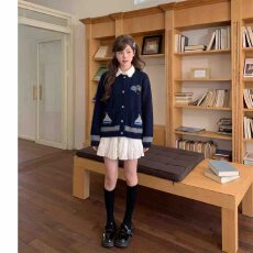 批发档口上新 2026秋冬新款女装宽松圆领针织开衫提花刺绣<b class='q'>毛衣</b>