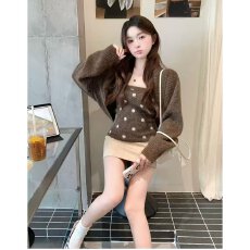 批发档口上新2026年秋冬新款女士<b class='q'>宽松</b>落肩针织开衫波点吊带两件套毛衣