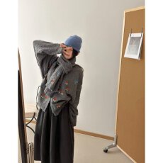 批发档口上新 2026年秋冬新款女装V领宽松针织开衫花朵刺绣毛衣外套