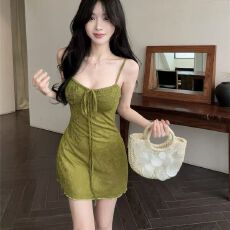 批发复古度假吊带连衣裙纯欲夏季修身裙子绿色新款辣妹短裙收腰显瘦