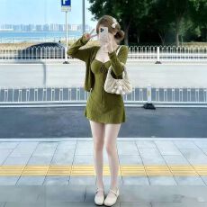 批发复古度假吊带<b class='q'>连衣裙</b>纯欲夏季修身裙子绿色新款辣妹短裙收腰显瘦