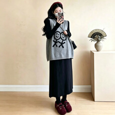 批发<b class='q'>孕妇</b><b class='q'>套装</b>笑脸提花针织马甲背心黑色长袖连衣裙两件套宽松显瘦套装