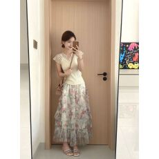 批发<b class='q'>夏</b>日漂亮小套装女2026新款蕾丝拼接短袖T恤碎花蛋糕半身裙两件套