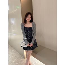 批发北海花园吊带碎花裙<b class='q'>夏</b>季法式连衣裙设计感辣妹短裙两件套