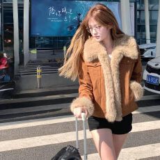 批发高级感复古韩系琥珀棕色入秋<b class='q'>皮草</b>女2026新款冬千金V领环保毛外套