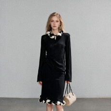 批发实拍 <b class='q'>花朵</b>针织套装 <b class='q'>花朵</b>领口针织长袖+半身裙