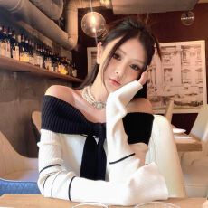 批发2024早秋新款海军领条纹高级感一字肩<b class='q'>针织</b>衫设计感撞色毛衣<b class='q'>上衣</b>女