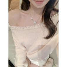 批发秋冬季粉色珍珠领斜肩<b class='q'>针织</b>衫女2025新款设计感小心机露肩打底<b class='q'>上衣</b>