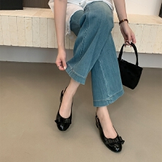 批发法式漆皮包头温柔风蝴蝶结包头凉鞋女中跟坡跟百搭法式后绊带单鞋