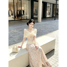 批发法式风浪漫修身显瘦设计感甜美一字肩碎花上衣半身大摆长裙两件套