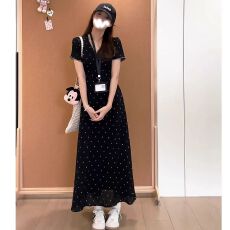 大码胖mm法式赫本风时尚黑色V领连衣裙女夏季收腰显瘦气质长裙子