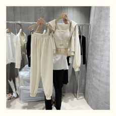 批发<b class='q'>长袖</b>连帽外套洋气背心束脚裤三件套女时尚休闲<b class='q'>运动服</b>套装