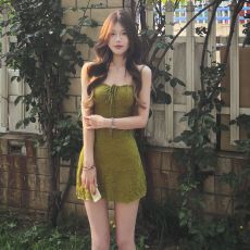 批发辣妹风提花吊带<b class='q'>连衣裙</b>女夏季新款褶皱收腰显瘦性感<b class='q'>露肩</b>包臀短裙子